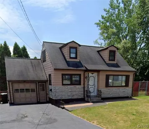 16 Wilbert Dr, Salina, NY 13212