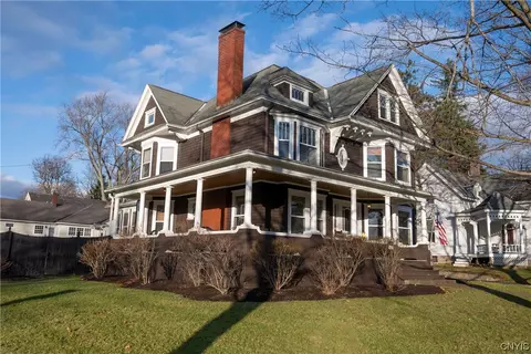 15 Albany St, Cazenovia, NY 13035