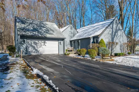 3736 Dutchman Dr, Lysander, NY 13027
