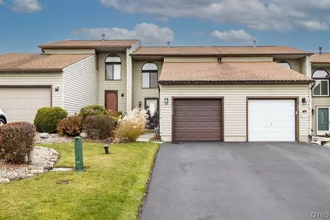 104 Lookout Cir, Syracuse, NY 13209