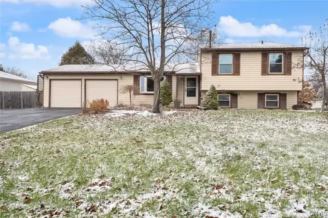 6066 Chetwind Dr, Cicero, NY 13039