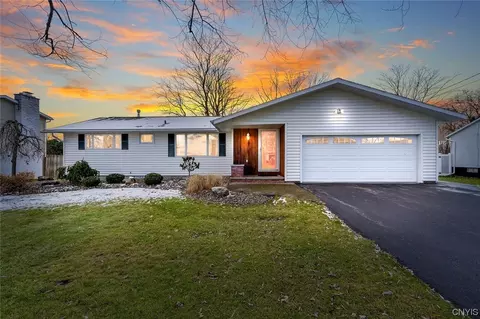 7943 Boxford Rd, Clay, NY 13041