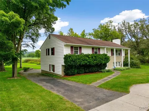 65 Payne St, Hamilton, NY 13346