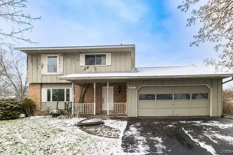 8068 Bamm Hollow Rd, Clay, NY 13041