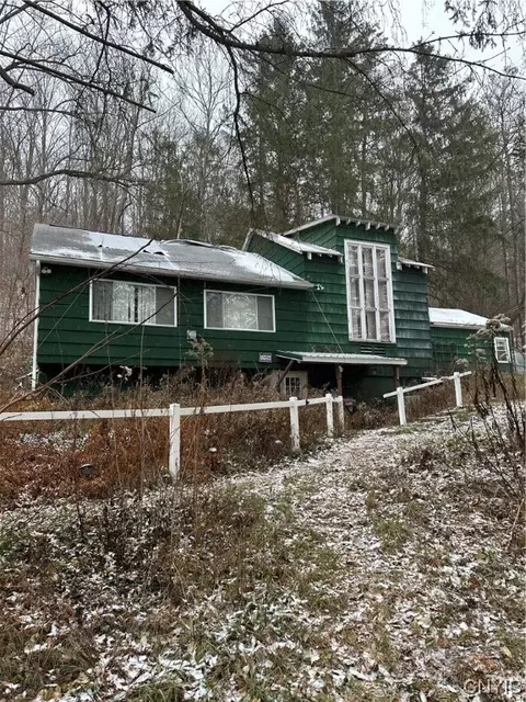 3920 S Street Rd, Marcellus, NY 13108