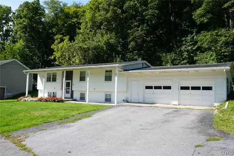 21 Utica St, Mentz, NY 13140
