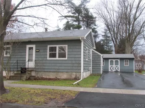 114 Elm St, Minoa, NY 13116
