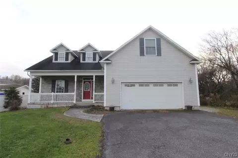 209 Sanderson Dr, Camillus, NY 13031