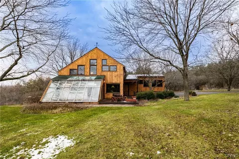6817 Henderson Rd, Jamesville, NY 13078