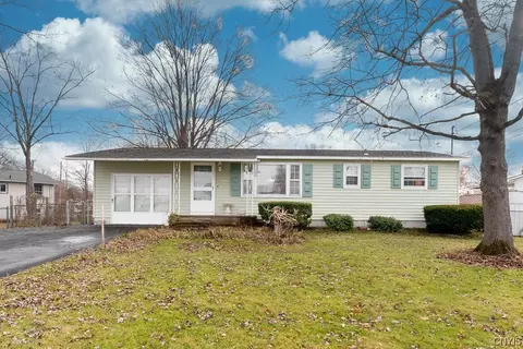7876 Lancewood Dr, Clay, NY 13090