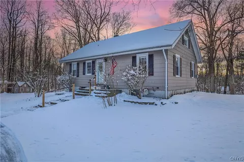 8118 E Seneca Tpke, Manlius, NY 13104