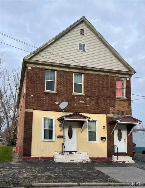 810 Nichols St, Utica, NY 13501