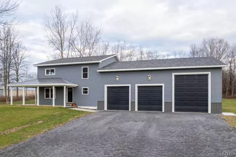34 Donovan Dr, Oswego, NY 13126
