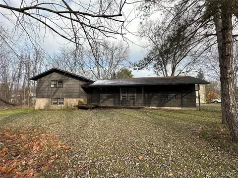 8003 Chatham Dr, Manlius, NY 13104