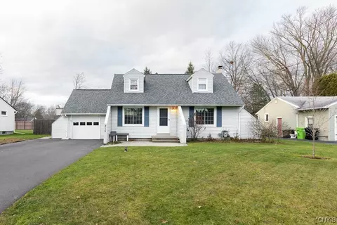 215 Juanita Dr, Salina, NY 13090