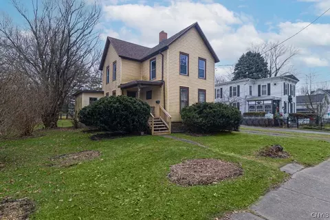 527 Lenox Ave, Oneida, NY 13421