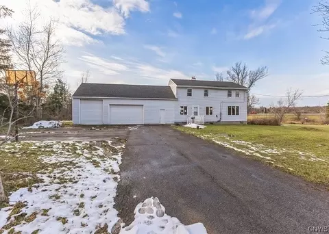 6110 Draudt Rd, Orchard Park, NY 14127