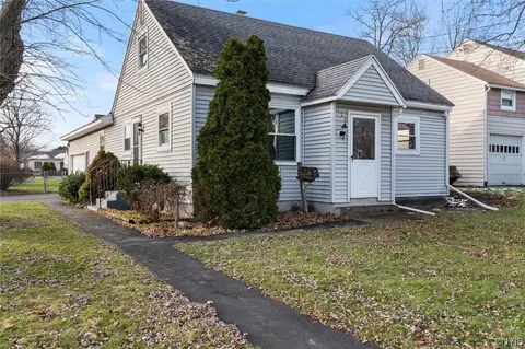 136 Windemere Rd, Geddes, NY 13219