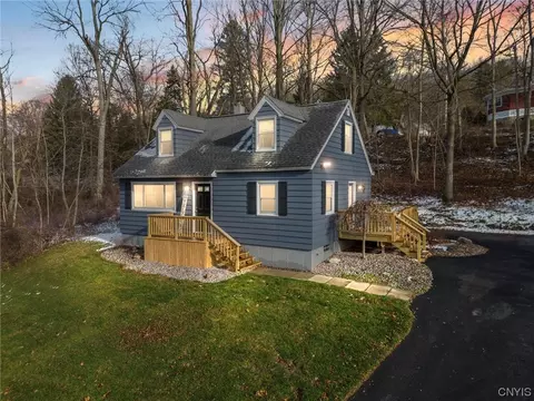 105 Latter Dr, Syracuse, NY 13205