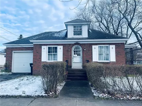 141 E 10th St, Oswego, NY 13126