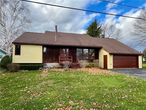43 Baylis St, Oswego, NY 13126