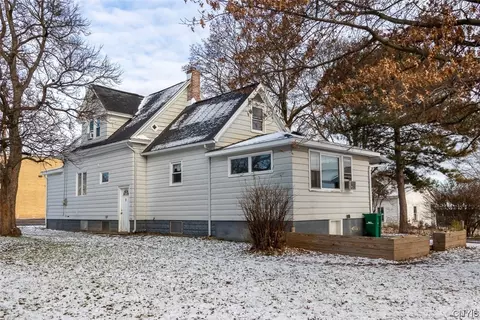 105 Stasko Dr, Geddes, NY 13209