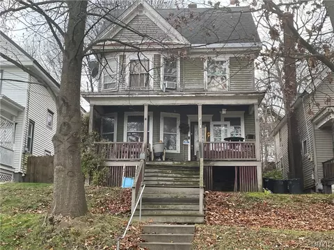 208 E 9th St E, Oswego, NY 13126