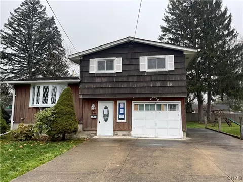104 Ravenswood Dr, Clay, NY 13090