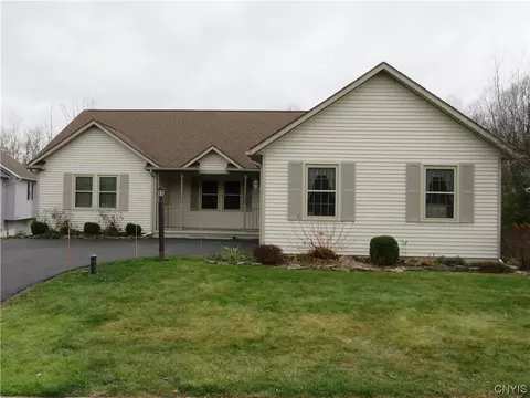 5435 Pebble Beach Dr, Camillus, NY 13031