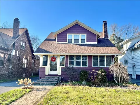 320 Forest Hill Dr, Syracuse, NY 13206