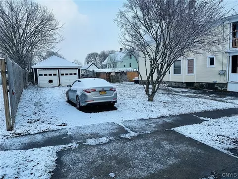 28 Kernan Ave, Utica, NY 13502