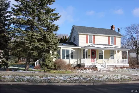 37 Hamilton St, Hamilton, NY 13346