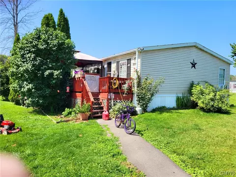 6607 Ealing Ct, Clay, NY 13090
