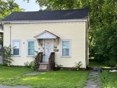 2504 Lodi St, Syracuse, NY 13208