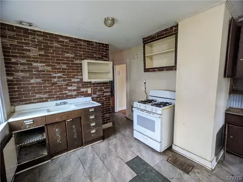 209 Kenmore Ave, Syracuse, NY 13205 photo 13