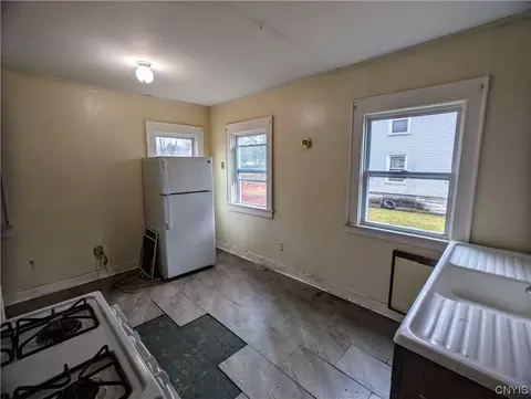 209 Kenmore Ave, Syracuse, NY 13205 photo 12