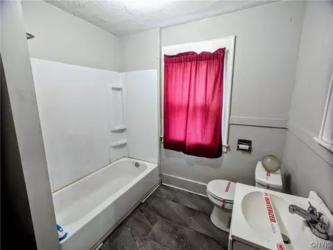 209 Kenmore Ave, Syracuse, NY 13205 photo 4