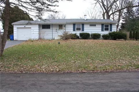 6 Gooseberry Ln, Clay, NY 13090