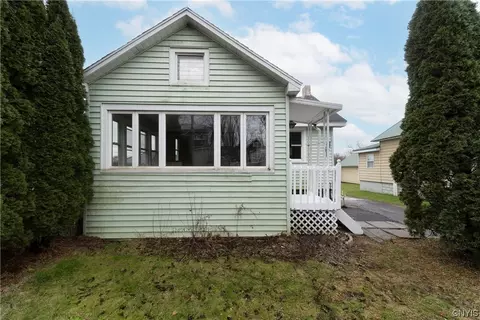 110 Brookline Rd, Salina, NY 13208