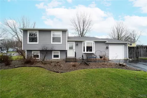 8377 Shoveler Ln, Clay, NY 13090