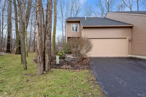 8601 Wrenwood Cir, Lysander, NY 13027