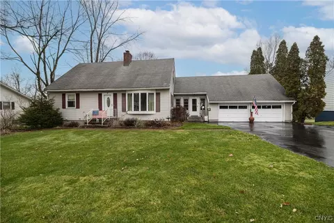 11 Overbrook Cres, New Hartford, NY 13413
