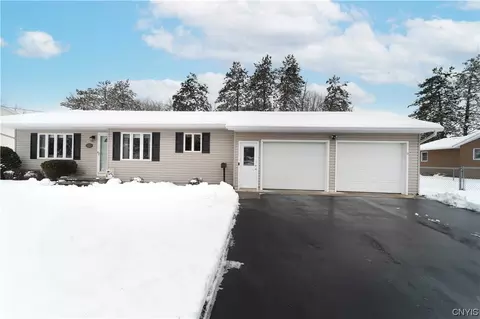 110 Colonial Dr, Syracuse, NY 13212