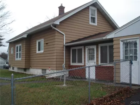 319 Berwick Rd S, Salina, NY 13208