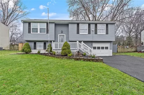4266 Stepping Stone Ln, Clay, NY 13090