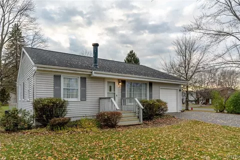 2 Mcmahon Pl, Clay, NY 13090
