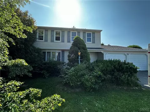 5469 Saltbox Ln, Clay, NY 13041