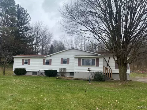6270 E Hill Rd, Stockbridge, NY 13409