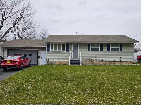 429 Fiore Dr, Utica, NY 13502