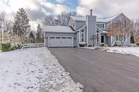 9264 Bendigo Dr, Lysander, NY 13027